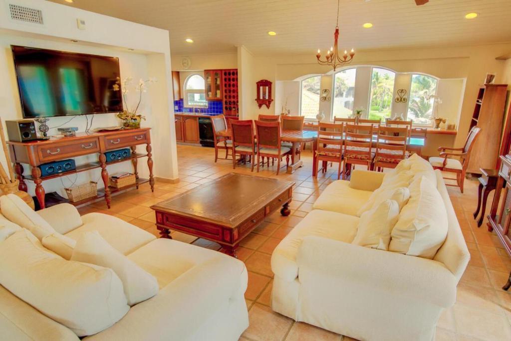 Casas en venta en Parrot Tree, Roatán Quierocasa.hn